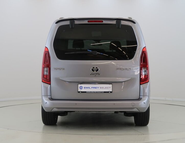 Toyota ProAce Kombi 1,5 l 96 kw