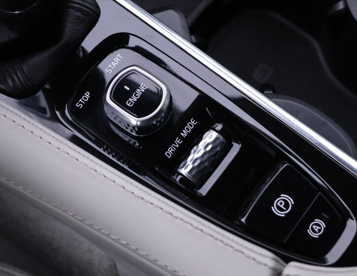 Volvo XC90 SUV / Terénní 2,0 l 165 kw