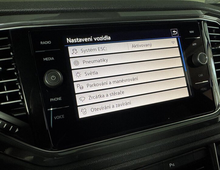 Volkswagen T-Roc SUV / Terénní 1,5 l 110 kw