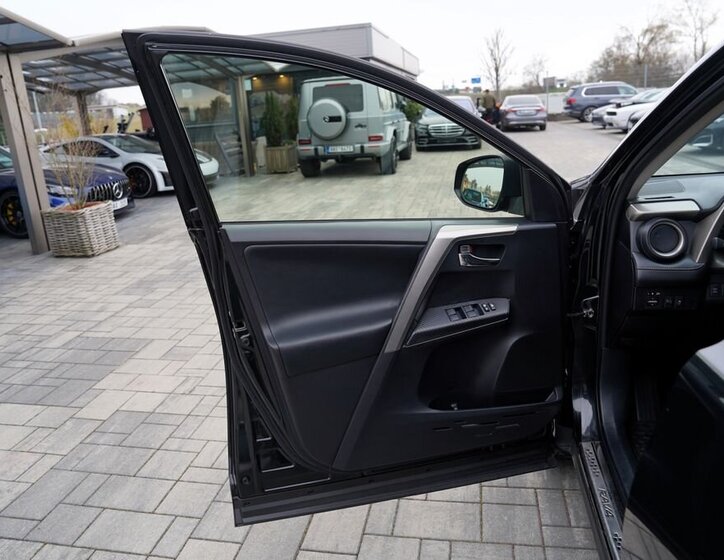 Toyota RAV4 SUV / Terénní 2,0 l 91 kw