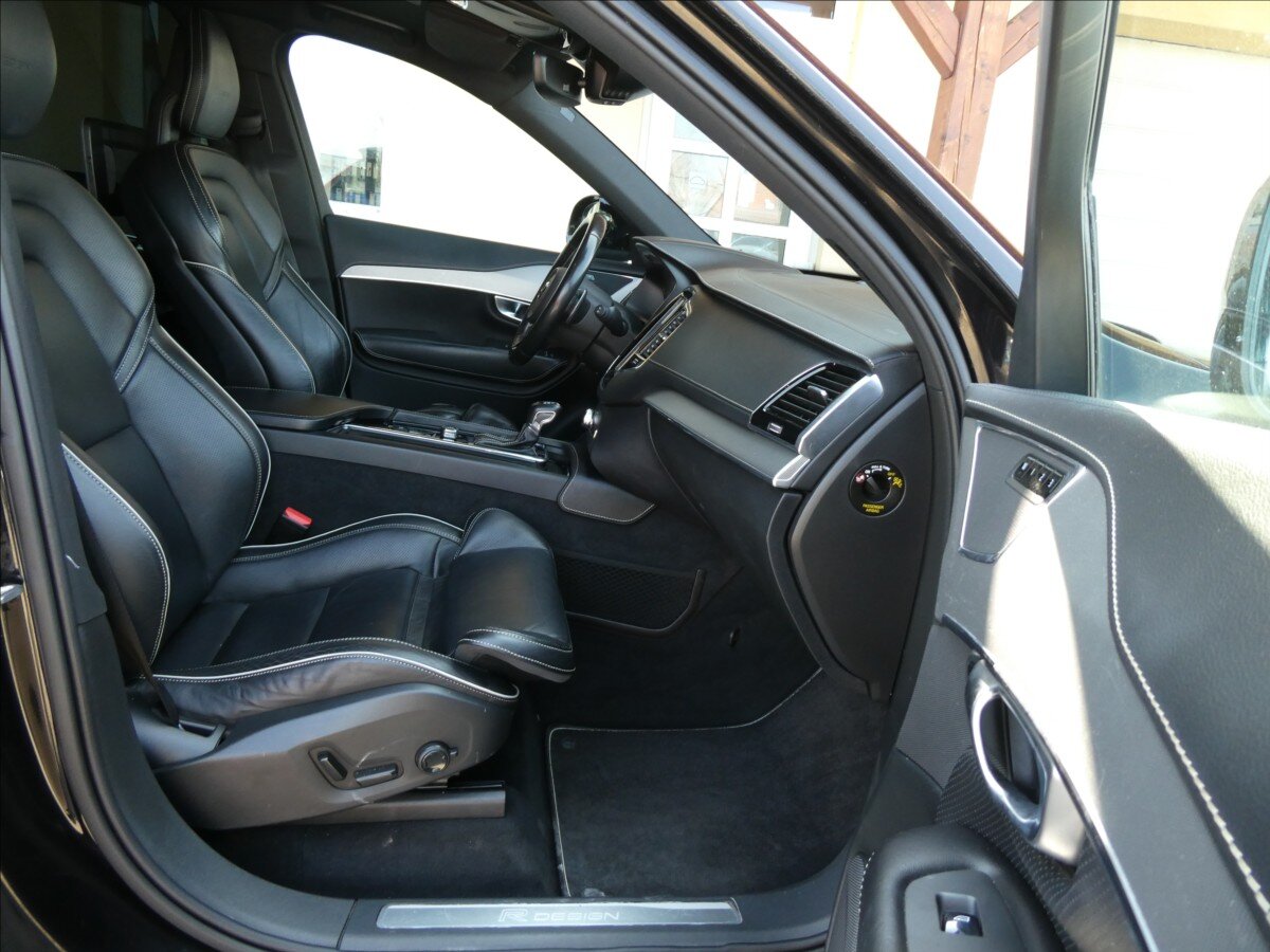 Volvo XC90 SUV / Terénní 2,0 l 228 kw