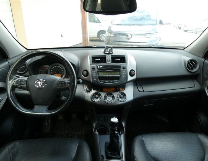 Toyota RAV4 SUV / Terénní 2,2 l 110 kw