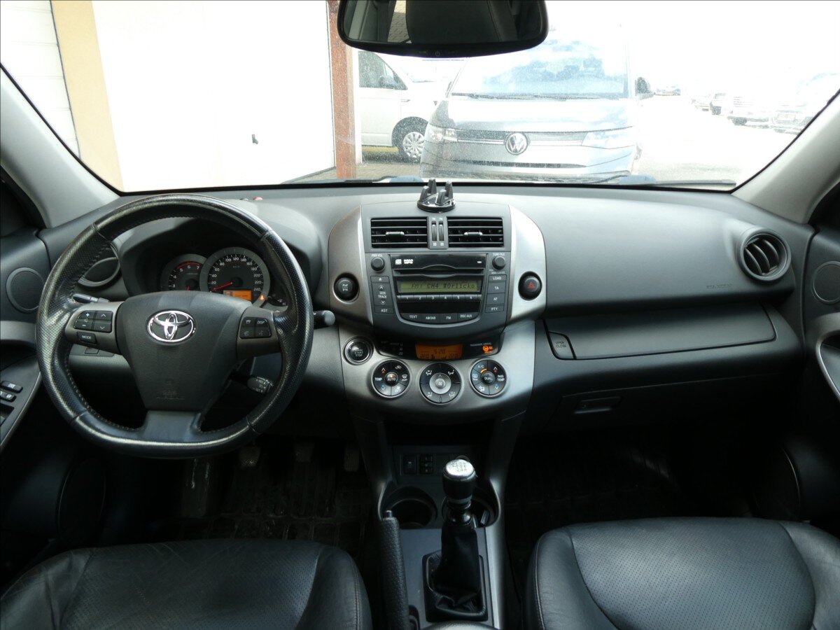 Toyota RAV4 SUV / Terénní 2,2 l 110 kw