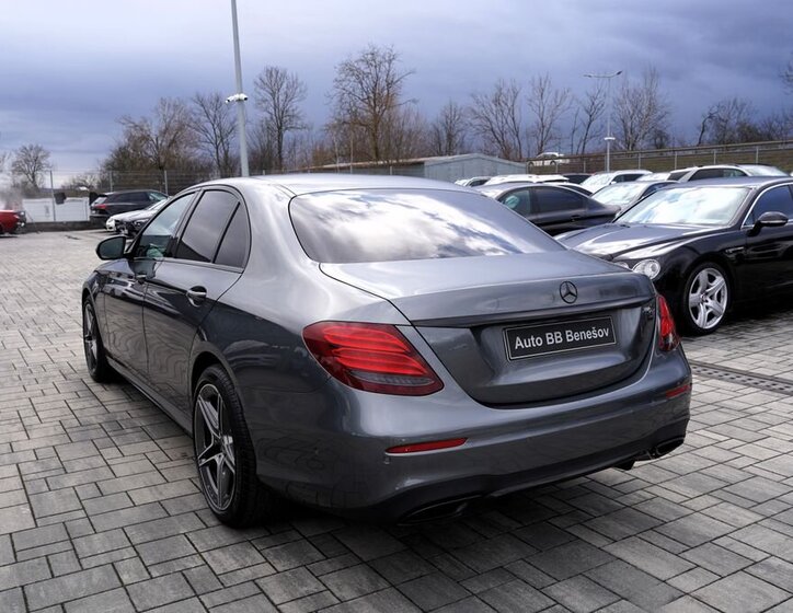Mercedes-Benz Třídy E Sedan 2,0 l 143 kw
