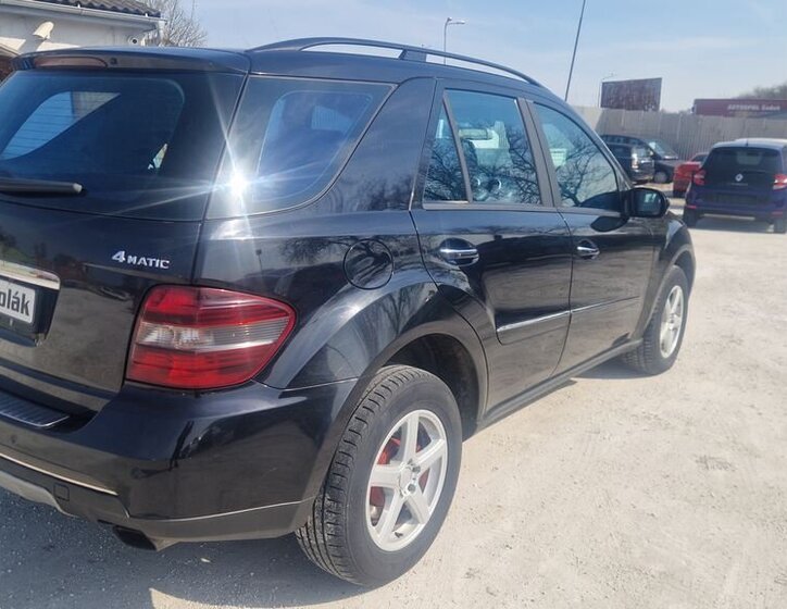 Mercedes-Benz Třídy M SUV / Terénní 3,0 l 165 kw