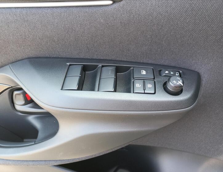 Toyota Yaris Cross 25