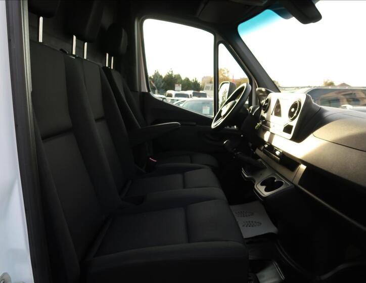 Mercedes-Benz Sprinter 13