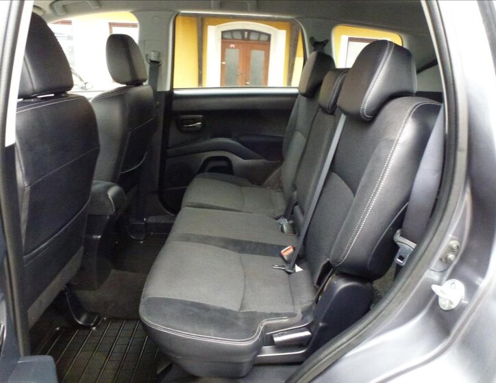 Citroën C-Crosser SUV 2,2 l 115 kw