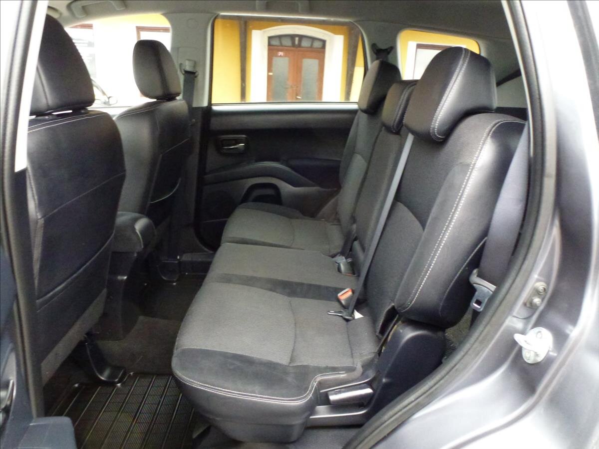 Citroën C-Crosser SUV 2,2 l 115 kw