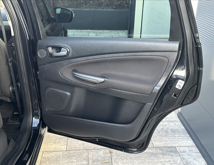 Ford S-MAX MPV 2,0 l 103 kw