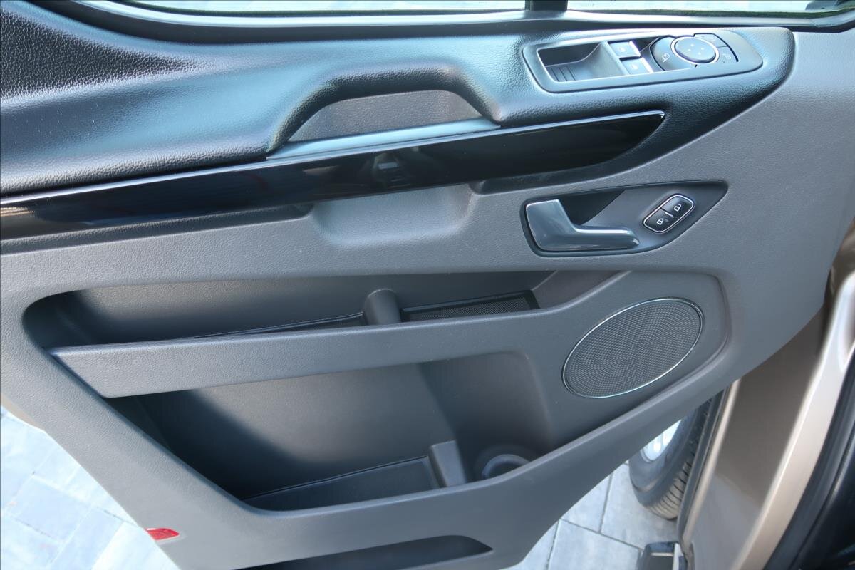 Ford Tourneo Custom MPV 2,0 l 96 kw