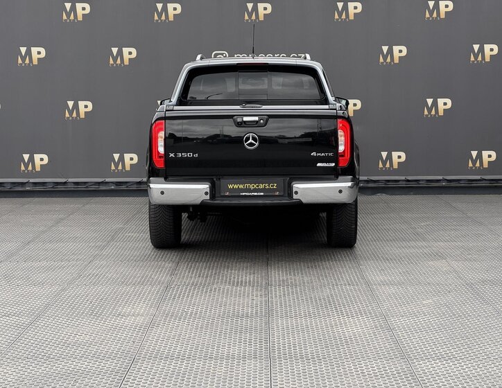 Mercedes-Benz Třídy X 8