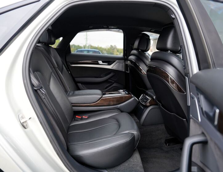 Audi A8 26