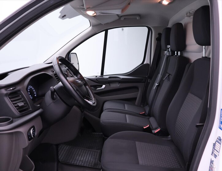 Ford Transit Custom 10