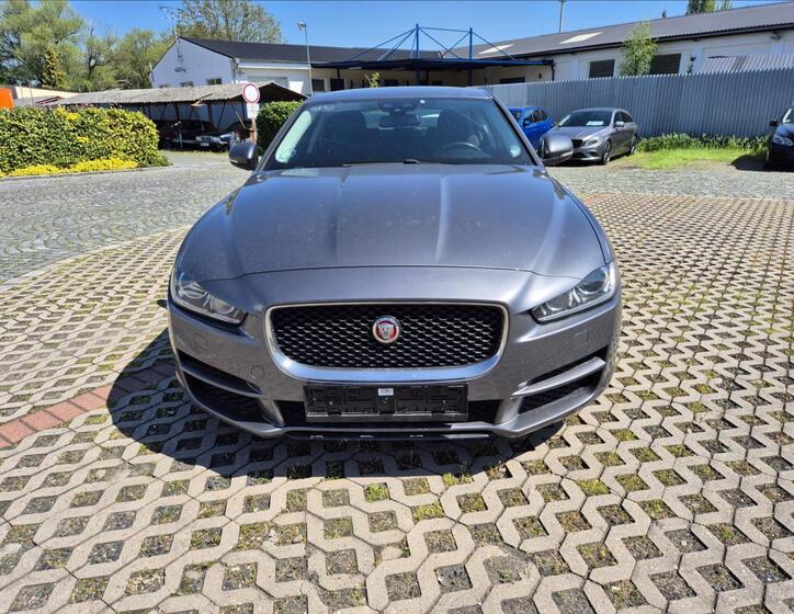 Jaguar XE 1