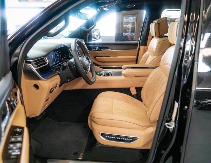 Jeep Grand Wagoneer 15