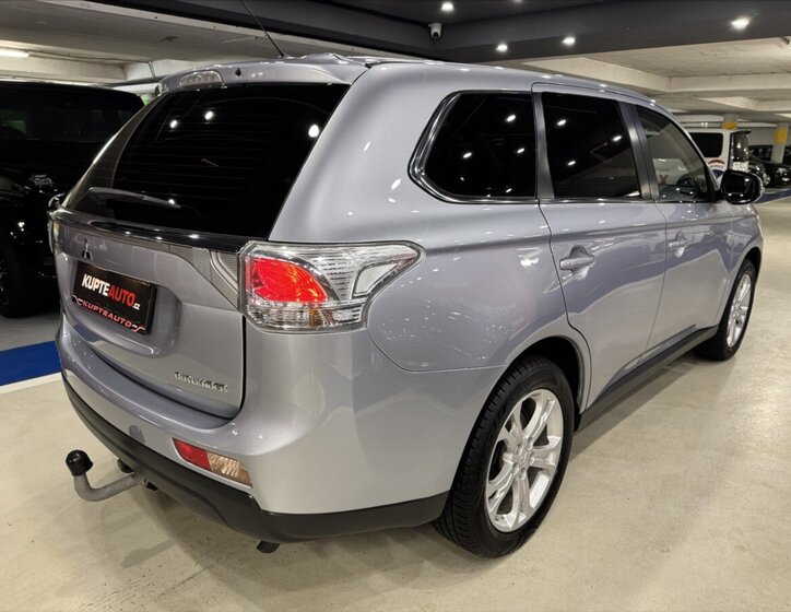 Mitsubishi Outlander SUV / Terénní 2,0 l 110 kw