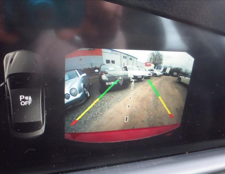 Alfa Romeo Giulia Sedan / Limuzína 2,1 l 110 kw