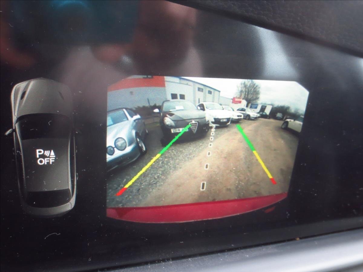 Alfa Romeo Giulia Sedan / Limuzína 2,1 l 110 kw