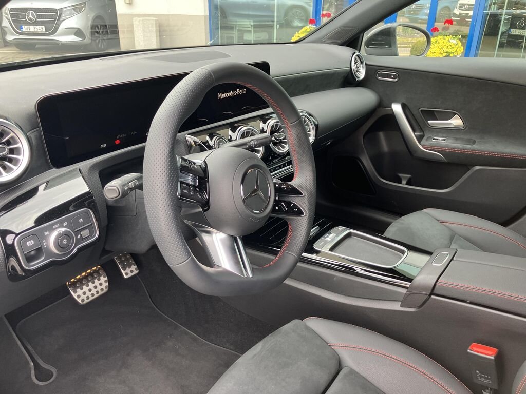 Mercedes-Benz Třídy A Hatchback 1,3 l 120 kw