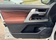 Toyota Land Cruiser SUV / Terénní 4,5 l 186 kw