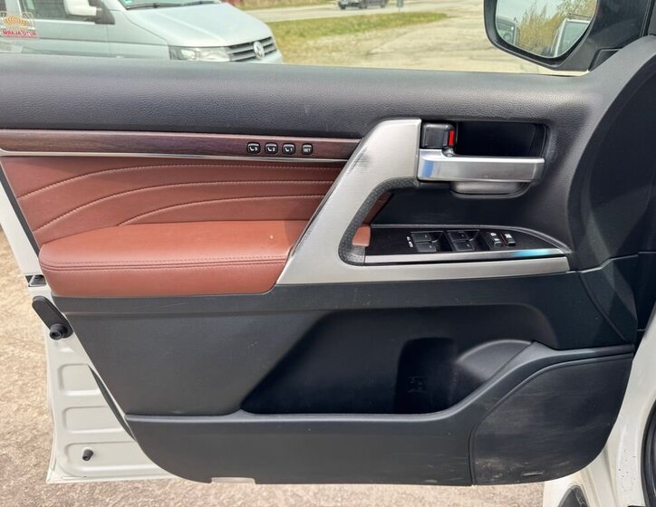 Toyota Land Cruiser SUV / Terénní 4,5 l 186 kw