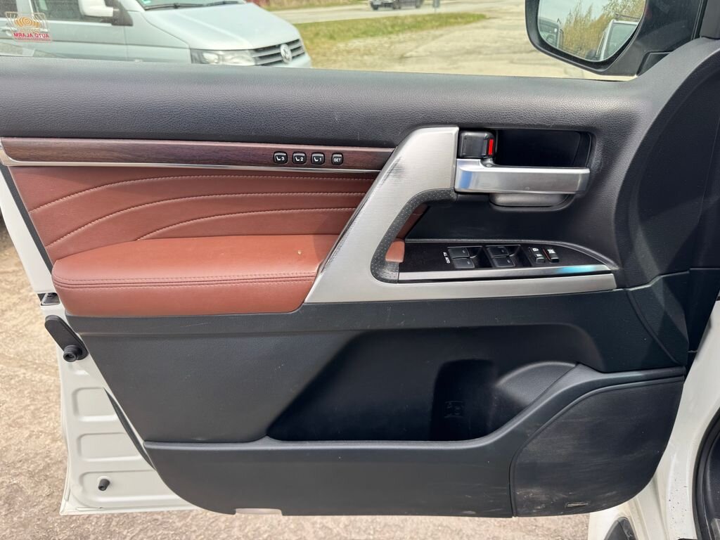 Toyota Land Cruiser SUV / Terénní 4,5 l 186 kw