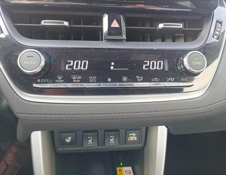 Toyota Corolla Cross SUV / Terénní 2,0 l 112 kw