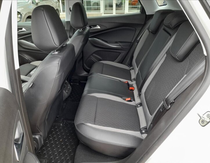 Opel Grandland X SUV 1,6 l 133 kw