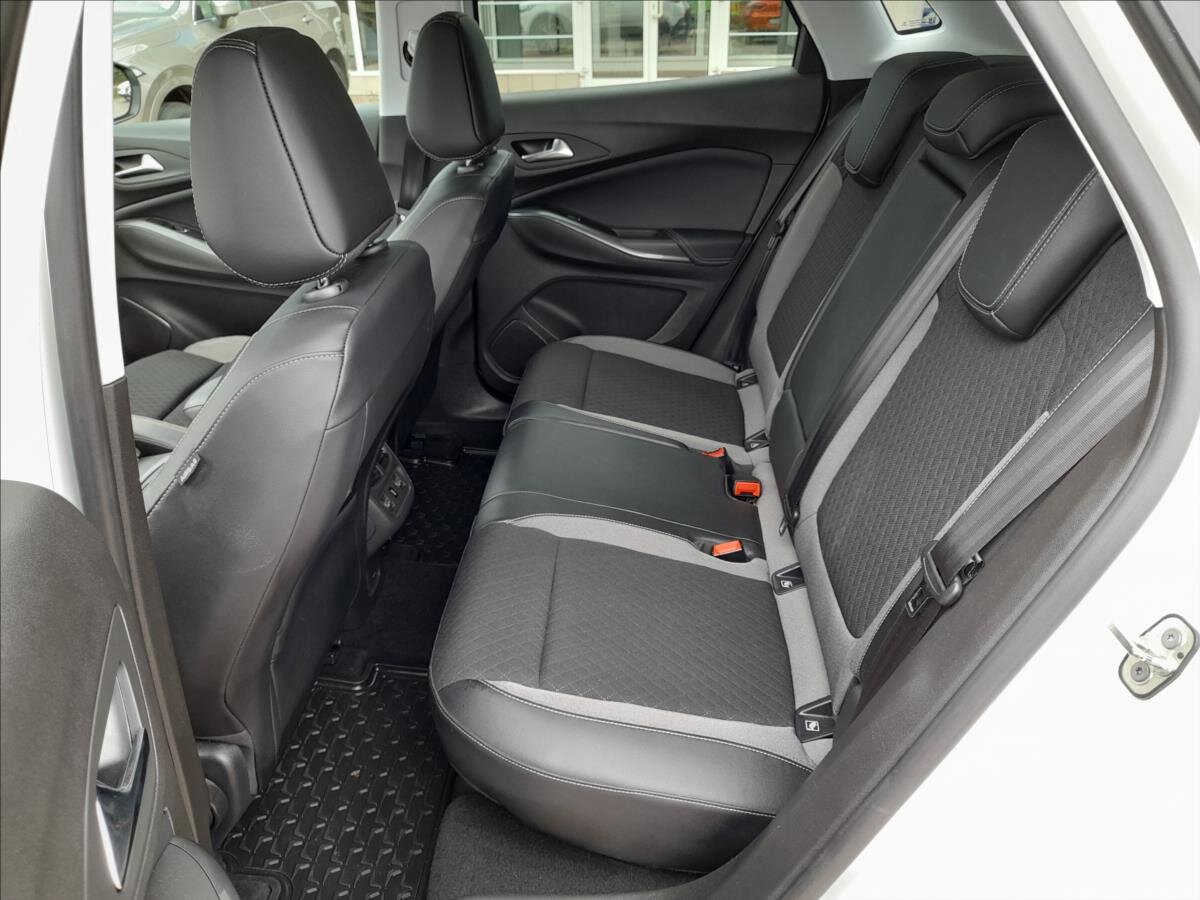 Opel Grandland X SUV 1,6 l 133 kw