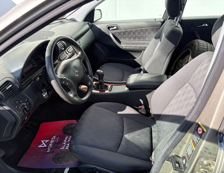 Mercedes-Benz Třídy C Sedan 1,8 l 105 kw