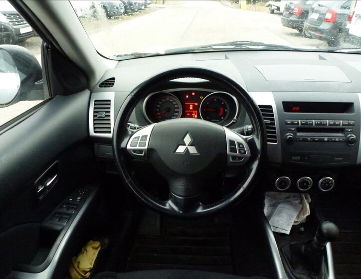 Mitsubishi Outlander SUV / Terénní 2,0 l 103 kw