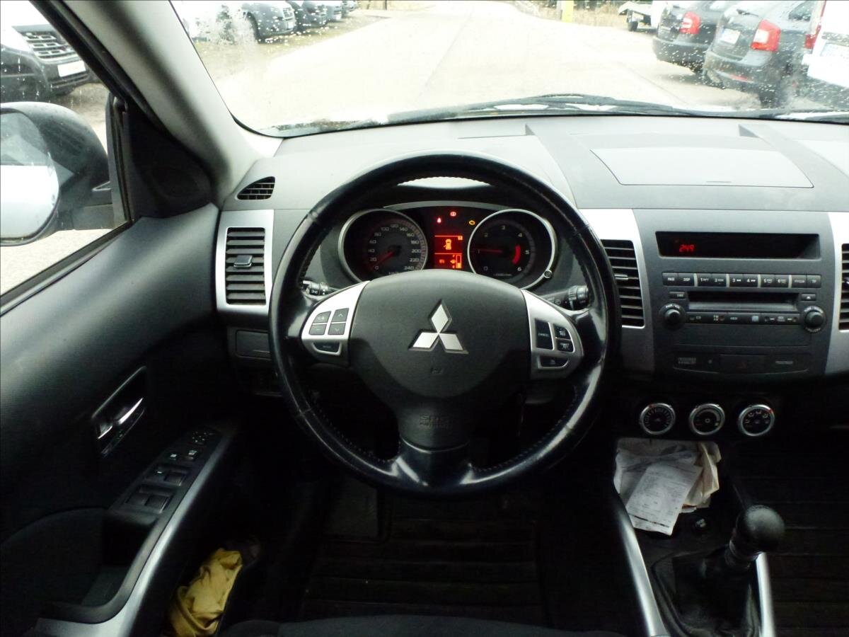 Mitsubishi Outlander SUV / Terénní 2,0 l 103 kw