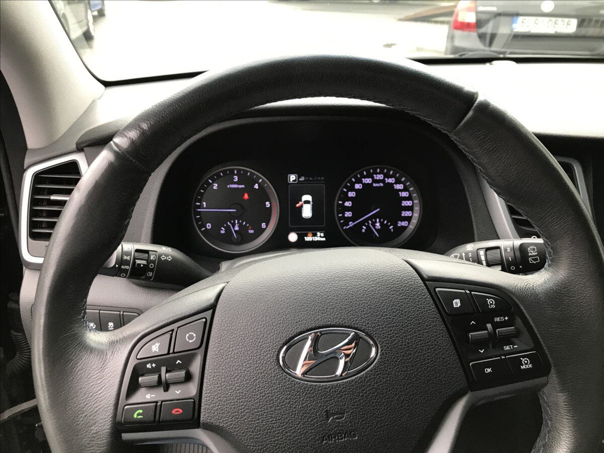Hyundai Tucson CUV 1,7 l 104 kw