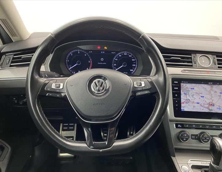 Volkswagen Passat 10