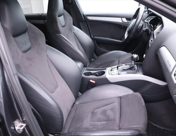 Audi RS 4 Kombi 4,2 l 331 kw