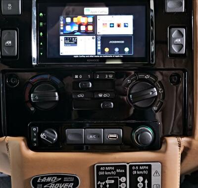 Land Rover Defender 19