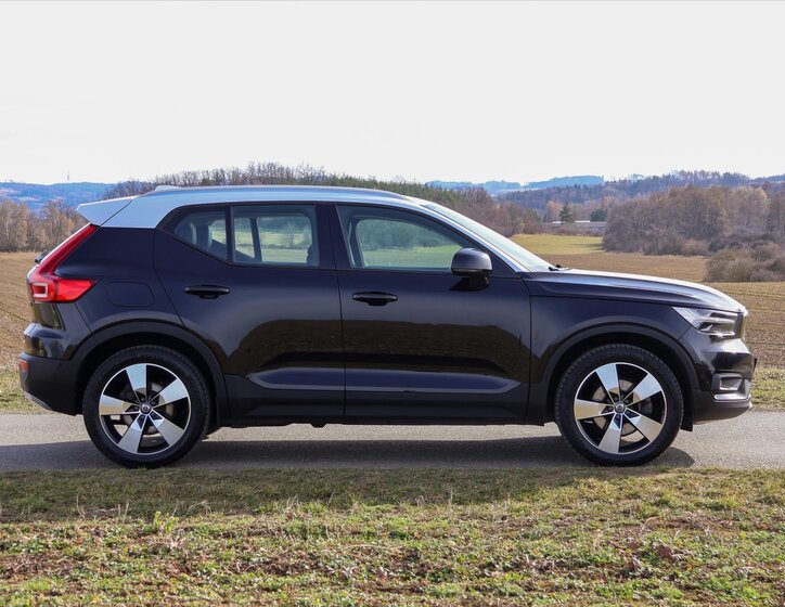 Volvo XC40 SUV / Terénní 2,0 l 140 kw