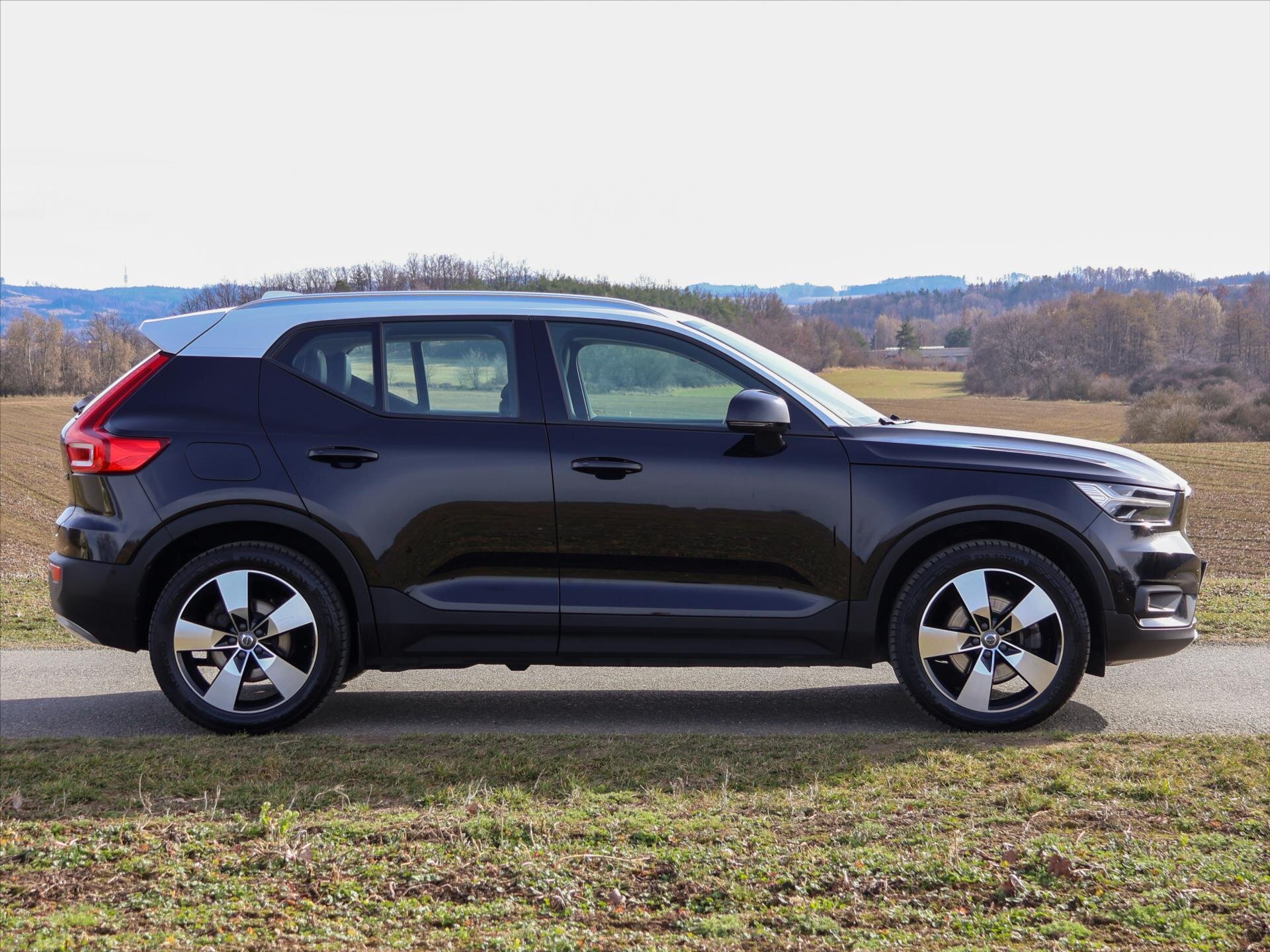Volvo XC40 SUV / Terénní 2,0 l 140 kw