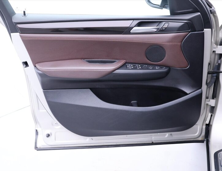 BMW X4 SUV 2,0 l 140 kw