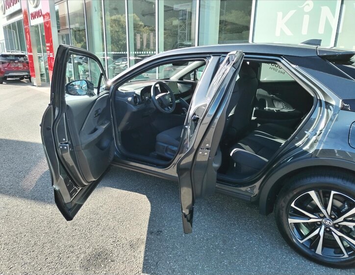 Toyota C-HR 4