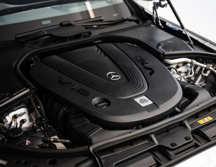 Mercedes-Benz Ostatní Sedan / Limuzína 6,0 l 450 kw