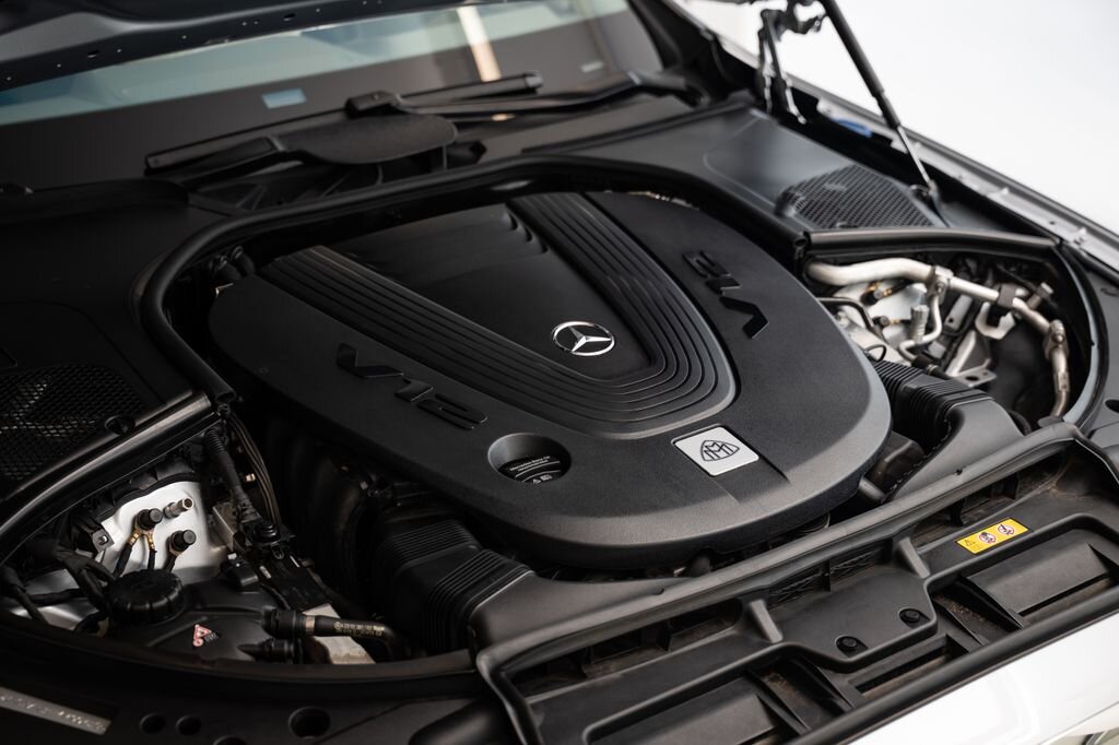 Mercedes-Benz Ostatní Sedan / Limuzína 6,0 l 450 kw