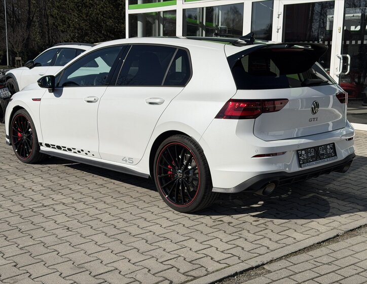 Volkswagen Golf Hatchback 2,0 l 221 kw