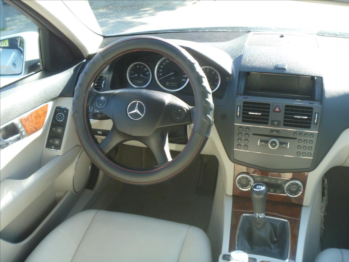 Mercedes-Benz Třídy C Kombi 2,1 l 100 kw