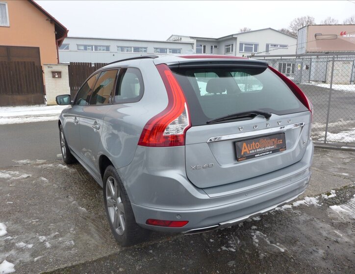 Volvo XC60 SUV 2,4 l 120 kw