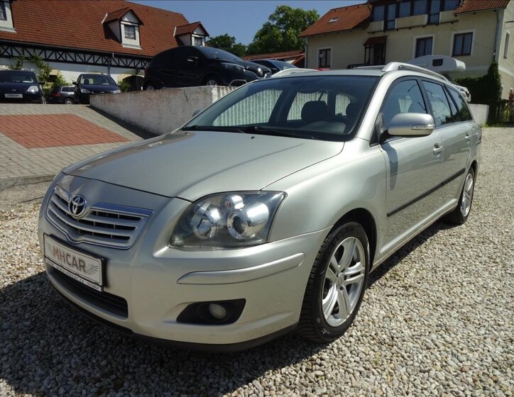 Toyota Avensis Kombi 2,0 l 93 kw