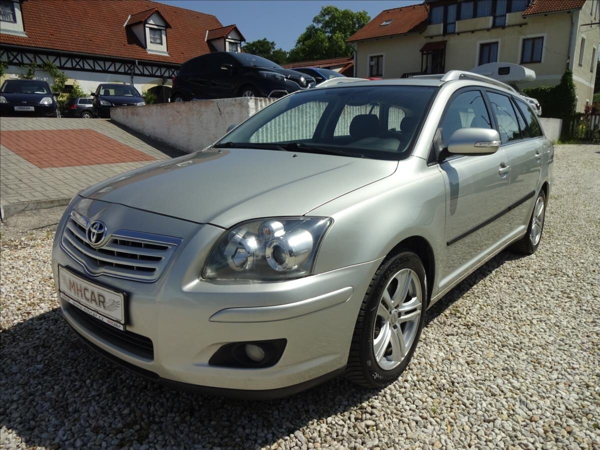 Toyota Avensis Kombi 2,0 l 93 kw