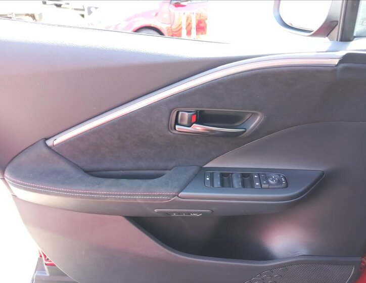 Toyota C-HR CUV / Crossover 2,0 l 112 kw