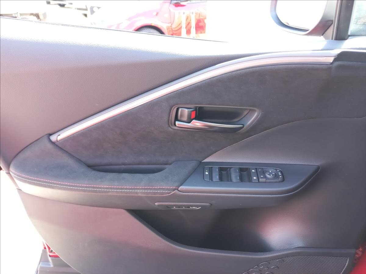 Toyota C-HR CUV / Crossover 2,0 l 112 kw